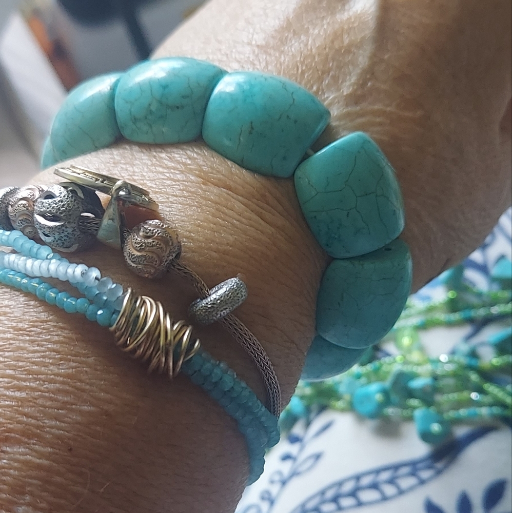 NWT Set Turquoze Beads Earrings Bracelet Necklace